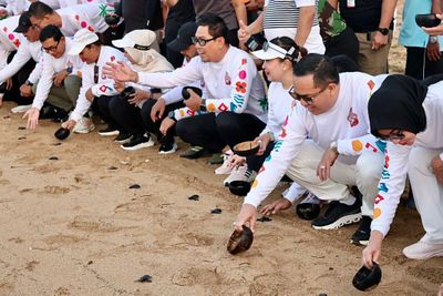 Rakerkomwil IV APEKSI 2026 di Denpasar Ditutup dengan Yoga dan Pelepasan Tukik