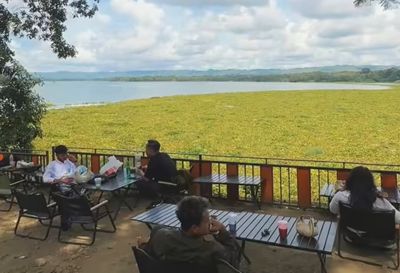 Menikmati Senja dan Secangkir Kopi di SEDAYU Coffee & Eatery dengan View Waduk Karangkates