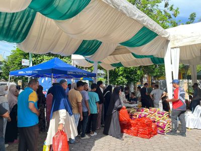 Pasar Murah Banda Aceh Diserbu Warga, Paket Sembako Disubsidi Rp99 Ribu