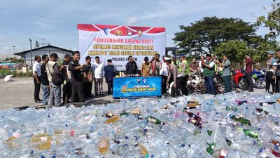 Jelang Hari Raya Idul Adha, Polres Klaten dan Forkopimda Musnahkan Ribuan Miras dan Ratusan Knalpot Brong