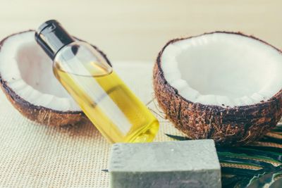 Manfaat Minyak Kelapa untuk Bibir, Bantu Atasi Pecah-Pecah Secara Alami