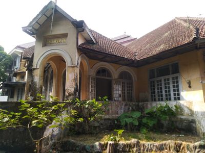 Vila Tua di Tepian Brantas, Saksi Bisu Kejayaan Kolonial yang Kini Terbengkalai
