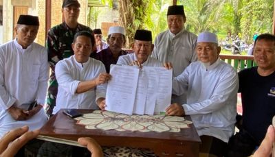 Salurkan Bantuan Presiden, Wabup A. Khafidh Serahkan Sapi Kurban di Empang Benao