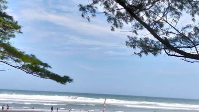 Wisata Pantai Cidaun Dipadati Pengunjung, Petugas Gabungan Tingkatkan Patroli