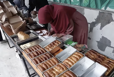 Demi Sepotong Roti Gandum Gandara, Warga Malang Rela War Subuh dan Antre Panjang