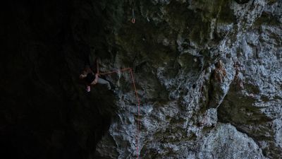 6 Dokumenter Outdoor yang Perlu Ditonton: Ada Dissidence Tentang Atlet Kembar Indonesia di Panjat Tebing