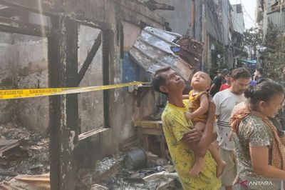 Cerita Korban Kebakaran di Jakbar yang Nekat Dobrak Pintu demi Selamatkan Anak dan Cucu