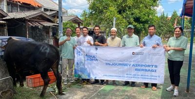 Berbagi Kebahagiaan Di Hari Raya, InJourney Airports Bagikan 18 Ekor Sapi Kepada Masyarakat Sekitar Bandara Soetta