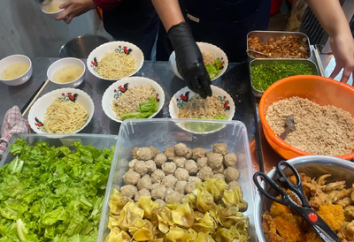 Mie Pangsit Tentrem Singosari, Kuliner Sederhana yang Tiap Malam Diserbu Pelanggan