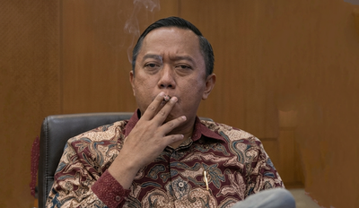 Viral Rokok di Ruang Rapat, Etika Pejabat Publik Kembali Dipertanyakan