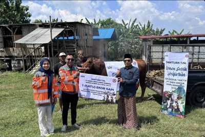 Idul Adha Jadi Momen Rutin Berbagi, PT Semen Gresik Salurkan Bantuan Sapi dan Kambing