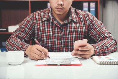 Punya Utang tapi Ingin Investasi? Simak Cara Mengaturnya