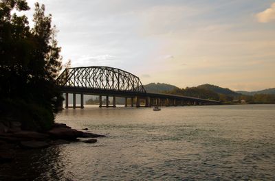 Antara Mitos dan Tragedi, Mengapa Jembatan Teluk Kendari Sering Jadi Tempat Orang Melompat?