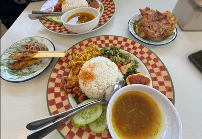 Nasi Campur Bali Halal yang Sedang Naik Daun di Malang, Sensasi Rempah Pulau Dewata dalam Satu Piring