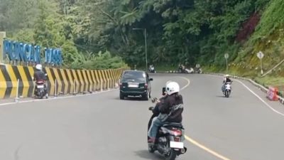 Polres Cianjur Berlakukan Sistem Satu Arah di Jalur Puncak Saat Libur Panjang