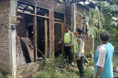 Akibat Gangguan Jiwa Seorang Anak Tega Membakar Rumah Orangtuanya