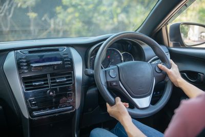 Setir Mobil Bergetar di Kecepatan Tinggi? Ini Penyebabnya