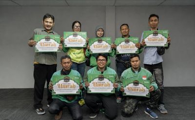 Kisah Haru Mpok Fika Berangkat ke Tanah Suci dari Hasil Narik Ojol