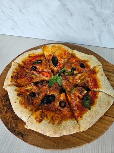 Marinara Pizza Homemade dengan Topping Melimpah yang Bikin Sulit Berhenti Menggigit
