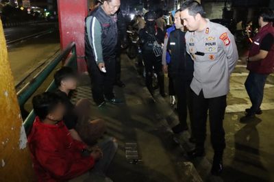 Patroli Sambil Razia di Jakarta Barat, Polisi Amankan 2 Pemuda Bawa Obat Terlarang