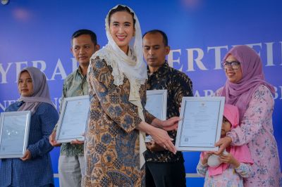 Menpar Serahkan Sertifikat Halal ke UMKM Desa Wisata Jatimulyo, Perkuat Pariwisata Halal Indonesia