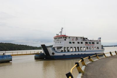 Mau Nyeberang Pulau? Kenali Daftar Pelabuhan di Kalimantan Selatan Terbaik