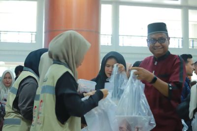 UIN Ar-Raniry Salurkan Ribuan Paket Kurban, Cerita Sakinah Bikin Tersentuh