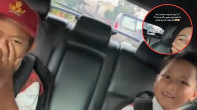 Bikin Ngakak, Dua Bocah SD Cegat Mobil dan Minta Diantar ke Sekolah