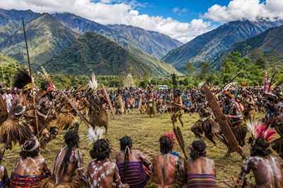 Festival Ini Bikin Dunia Melirik Papua, Tradisi Perang Suku Dan Bakar Batu Jadi Daya Tarik Utamanya