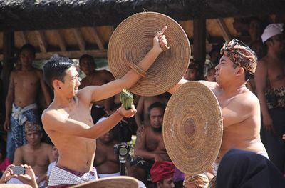 Mengenal Mekare-kare, Ritual Unik Perang Pandan di Bali