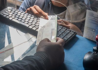 Warga Jabar Bisa Bayar Pajak Kendaraan via WhatsApp, Begini Langkahnya