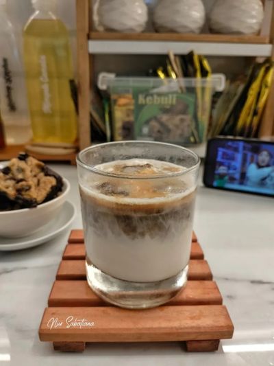 Cara Mudah Membuat Dirty Latte ala Kafe di Rumah