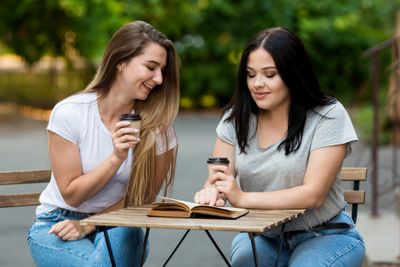 Cara Jadi Pendengar yang Baik saat Teman Curhat, Jangan Asal Jawab