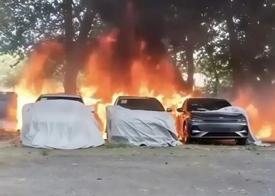 20 Mobil Listrik Geely Terbakar Bukan karena Korsleting, Tapi Gara-Gara Ulah Seorang Kakek