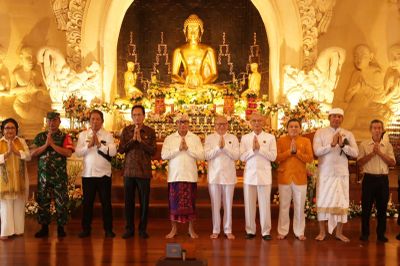 Ribuan Umat Padati Vihara Buddha Sakyamuni, Waisak 2570 BE Jadi Momentum Perkuat Harmoni di Denpasar