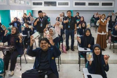 Tak Mau Mahasiswanya Ujian dalam Kondisi Lapar, Unesa Bagikan 35.000 Porsi Sarapan Gratis