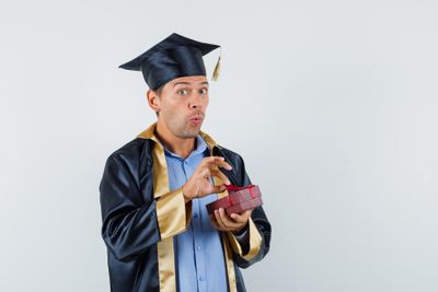 Ide Hadiah Wisuda untuk Cowok, Dijamin Bikin Senang dan Kepakai