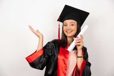 Inspirasi Kado Wisuda untuk Cewek, Dijamin Elegan dan Penuh Makna