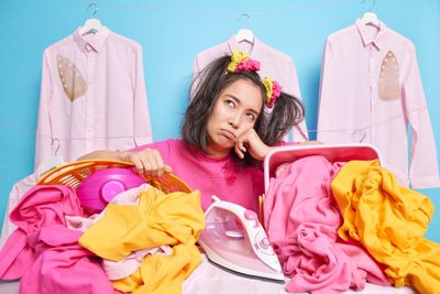 Pakaian Cepat Kusam dan Melar? Hindari Kebiasaan Ini saat Mencuci