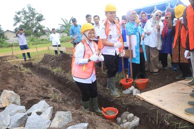 Dessy Apresiasi Perjuangan 40 Tahun YPAC Wujudkan Pembangunan SLB Baru di Jerambah Gantung