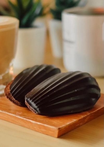 Resep Chocolate Madeleine dengan Isian Dark Chocolate yang Bikin Nagih
