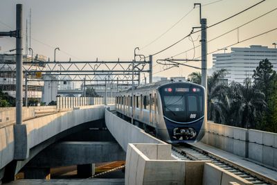 Kenapa Setiap Stasiun MRT di Jakarta Ada Nama Brand Lain? Yuk Kenalan Dulu Sama Sistem Naming Rights!
