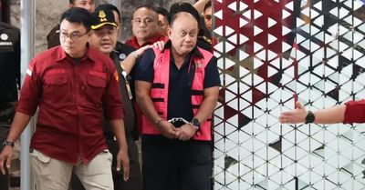 Eks Kepala BGN Resmi Pakai Rompi Tahanan di Gedung Bundar
