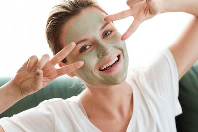 Kulit Kusam dan Mulai Kendur? Masker Green Tea Bisa Hidupkan Kembali Sel Kulit yang Mati