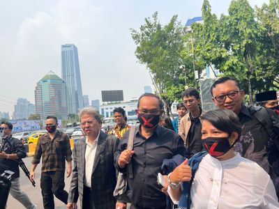 Saiful Mujani Penuhi Panggilan Terkait Tudingan Penghasutan Sambil Dikawal Sejumlah Tokoh