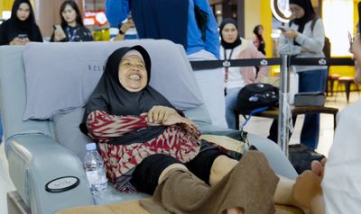 Libatkan Ratusan Peserta, Pijat Lansia Serentak di 23 Kota Catat Rekor MURI