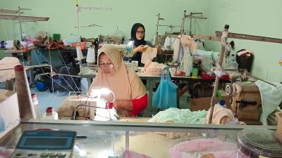 Rupiah Melemah, UKM Konveksi Pakaian Dalam di Klaten Nyaris Menyerah