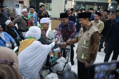 Ahmad Luthfi Sambut Kepulangan Jamaah Haji Kloter Pertama