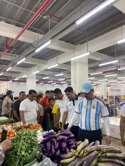 Gubernur Maluku Berbaur dengan Warga, Senam Sehat dan Tinjau Aktivitas Pasar Mardika