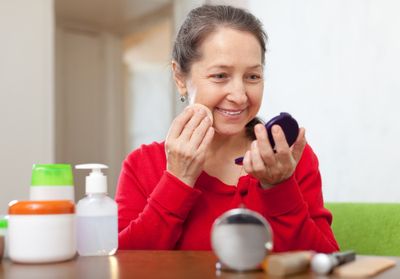 Panduan Urutan Skincare Pagi untuk Kulit Usia 40an, Apa Saja?